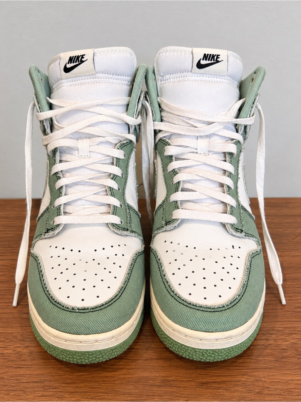 Nike Dunk High 1985 Enamel Green White Women’s Size 10.5 DV1143-300